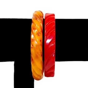 LOT OF 2 WONDERFUL VINTAGE NICELY CARVED BAKELITE BANGLES BRACELETS RED YELLOW