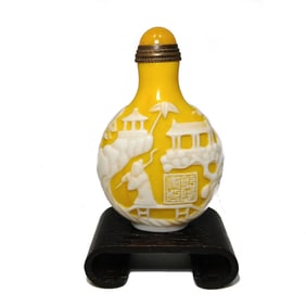 A FINE RARE CHINESE SNUFF BOTTLE ARTIST SIGNED AND DATED QIANLONG