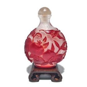 FINE ANTIQUE CHINESE PEKING GLASS SNUFF BOTTLE BUTTERFLY PEONY BAT PEACHES