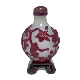 FINE CHINESE ANTIQUE 19TH C PEKING GLASS SNUFF BOTTLE MONKEYS PEACHES