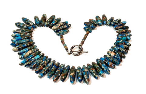 A FABULOUS VINTAGE SOUTHWESTERN BLUE JASPER NECKLACE 17" LONG: OFFERED HERE IS A FABULOUS VINTAGE SOUTHWESTERN BLUE JASPER NECKLACE. THE NECKLACE MEASURE 17" AND WEIGHTS 109.5 GRAMS. WE PROVIDE IN-HOUSE FREE SHIPPING WITHIN THE US.