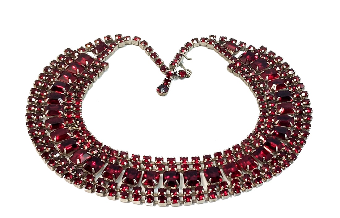 A FANTASTIC VINTAGE MID CENTURY RED  RHINESTONE NECKLACE  16" LONG (1 of 5)