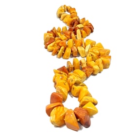 A FABULOUS LARGE BALTIC AMBER NECKLACE 30" LONG 84 GRAMS