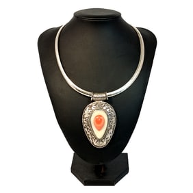 AN IMPRESSIVE VINTAGE STERLING PENDANT AND NECKLACE BONE CORAL 85 GRAMS