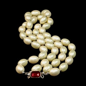 A STUNNING VINTAGE CZECK NECKLACE LARGE OVAL GLASS PEARLS 17"