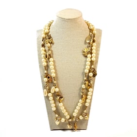 A SUPERB VINTAGE CHARM NECKLACE BY DAUPLAISE 50" LONG