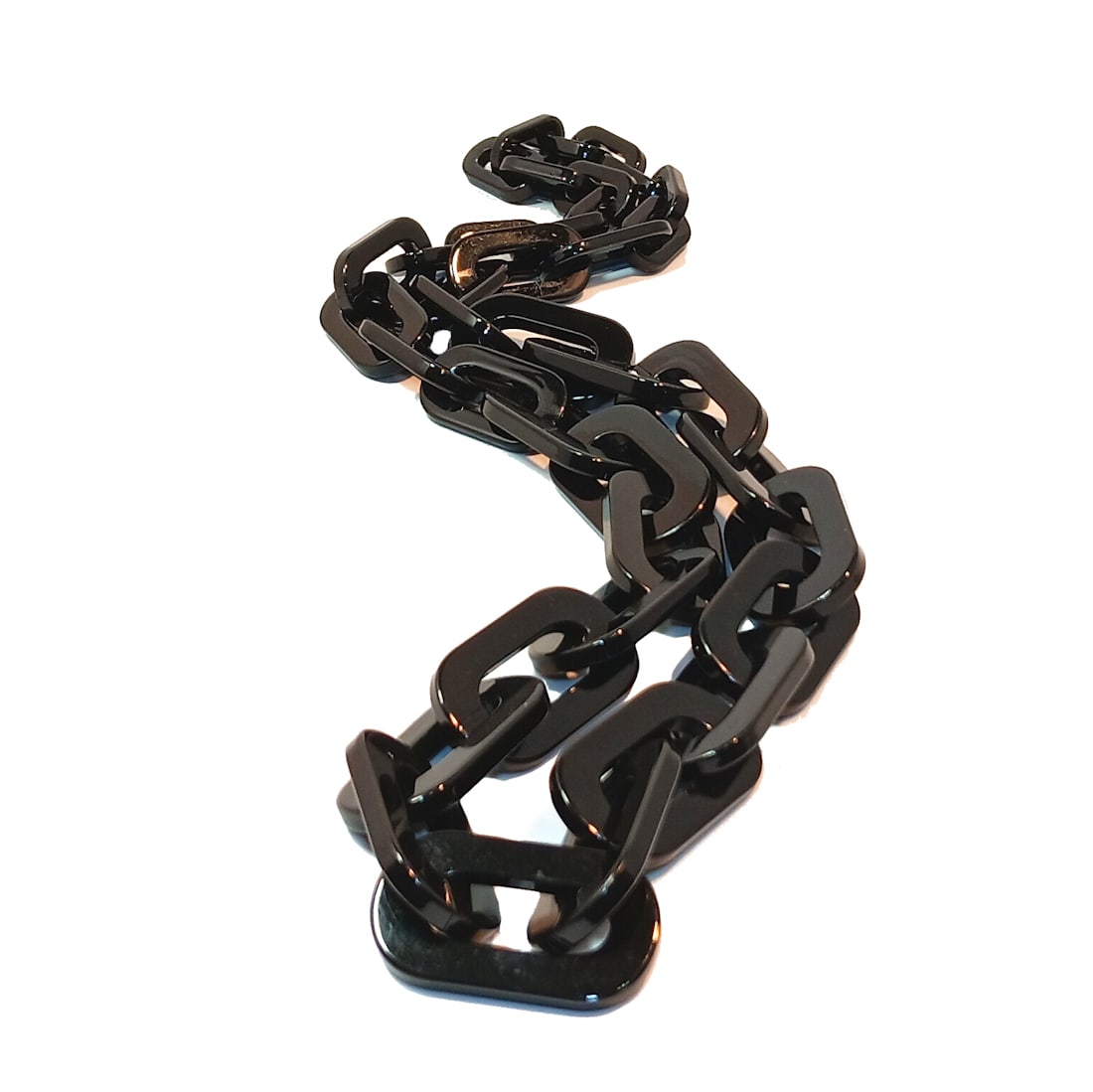 A BEAUTIFUL VINTAGE LUCITE NECKLACE BY JEWELRY DESIGNER IRIS APFEL "RARA AVIS" LINE: THIS BEAUTIFUL VINTAGE LUCITE NECKLACE IN BLACK BY JEWELRY DESIGNER IRIS APFEL IS 34" LONG AND IT IS FROM "RARA AVIS" LINE. WE PROVIDE IN-HOUSE FREE SHIPPING WITHIN THE US.