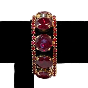 A GLAMOROUS VINTAGE BRACELET LARGE RED RHINESTONES 7.8" LONG