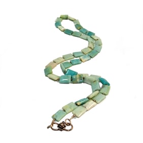 A FINE VINTAGE JADEITE AND STERLING NECKLACE 26" STERLING CLASP
