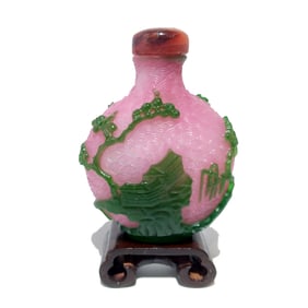 A VERY FINE ANTIQUE CHINESE PEKING GLASS SCENIC SNUFF BOTTLE 19TH C