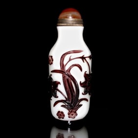 A BEAUTIFUL CHINESE ANTIQUE PEKING GLASS SNUFF BOTTLE FLOWERS