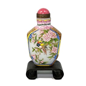 SUPERB CHINESE SNUFF BOTTLE ENAMEL ON GLASS QIANLONG MARK