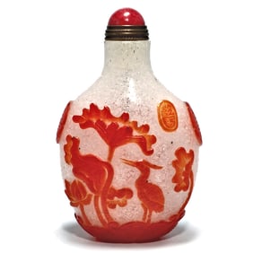 A WONDERFUL SIGNED CHINESE RED PEKING GLASS SNUFF BOTTLE LOTUS STORK