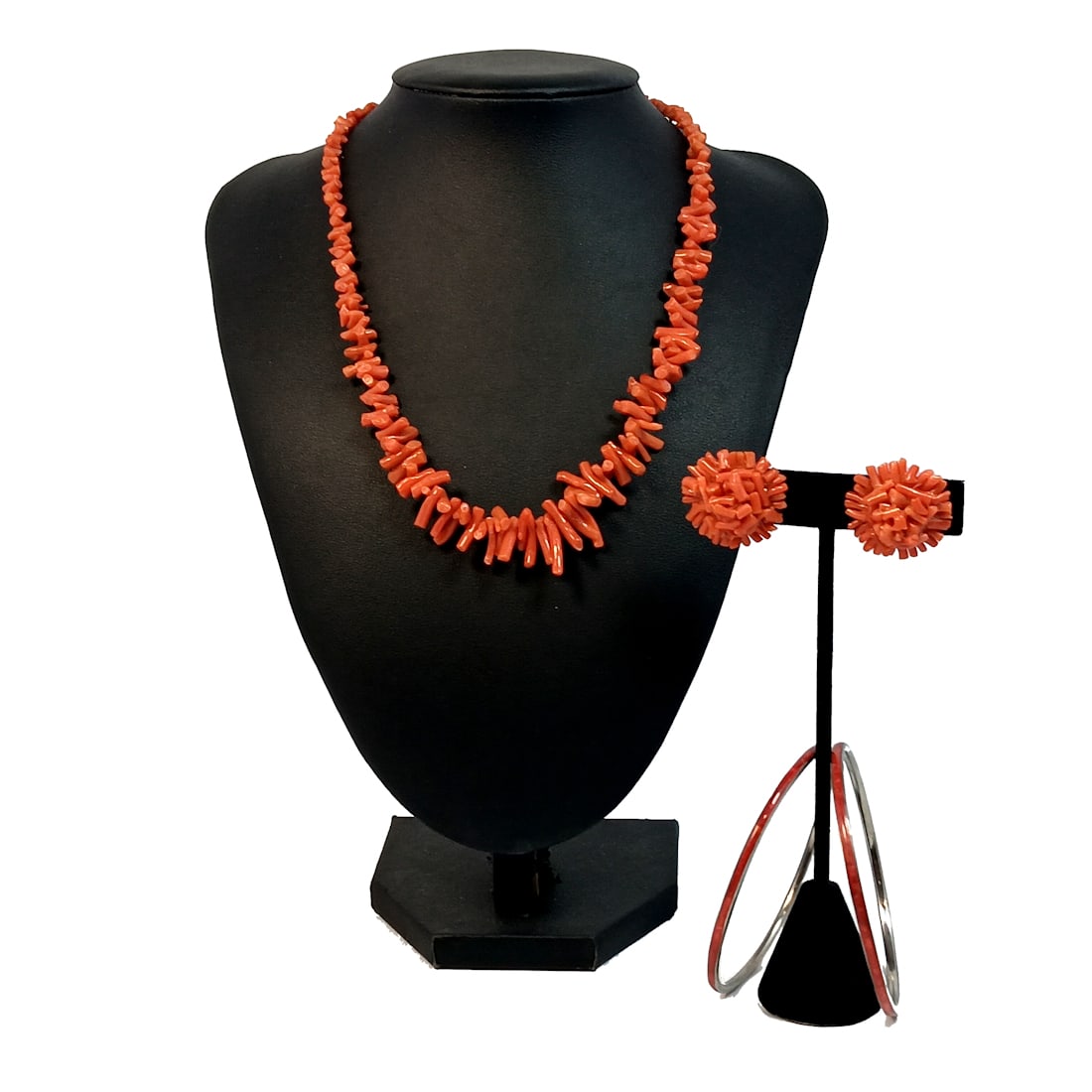 A SUPERB VINTAGE LOT OF CORAL NECKLACE EARRINGS AND 2 BANGLES CORAL INLAY: THIS VINTAGE LOT FEATURES A CORAL NECKLACE 16.5" AND WEIGHS22 GRAMS, A PAIR OF CORAL EARRINGS AND 2 CORAL INLAY BANGLES 2.5" IN DIAMETER EACH. WE PROVIDE FREE IN-HOUSE SHIPPING WITHIN THE U.S.