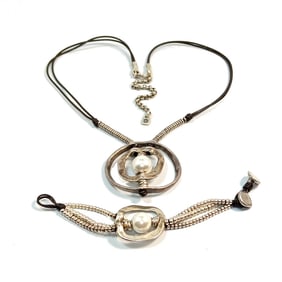SUPERB SIGNED VINTAGE SET OF A NECKLACE AND BRACELET  UNO DE 50