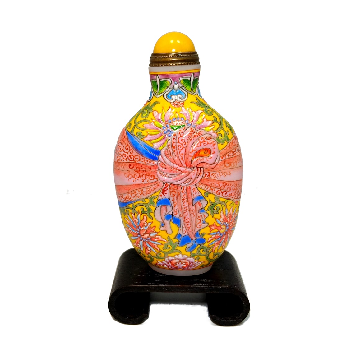 A BEAUTIFUL CHINESE SNUFF BOTTLE ENAMEL ON GLASS QIANLONG MARK: THE BEAUTIFUL CHINESE ENAMELED SNUFF BOTTLE IS DATED QIANLONG. THE QUALITY IS OUTSTANDING. THE COLOR COMBINATION AS WELL. IT IS 3.25" TALL. STANDS ARE FOR DISPLAY ONLY, NOT INCLUDED UNLESS OTHERWISE S