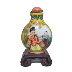 FINE CHINESE SNUFF BOTTLE ENAMEL ON GLASS CHILDREN MOTHER QIANLONG MARK