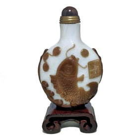 FINE CHINESE SNUFF BOTTLE PEKING GLASS CARP FISH QIANLONG SEAL