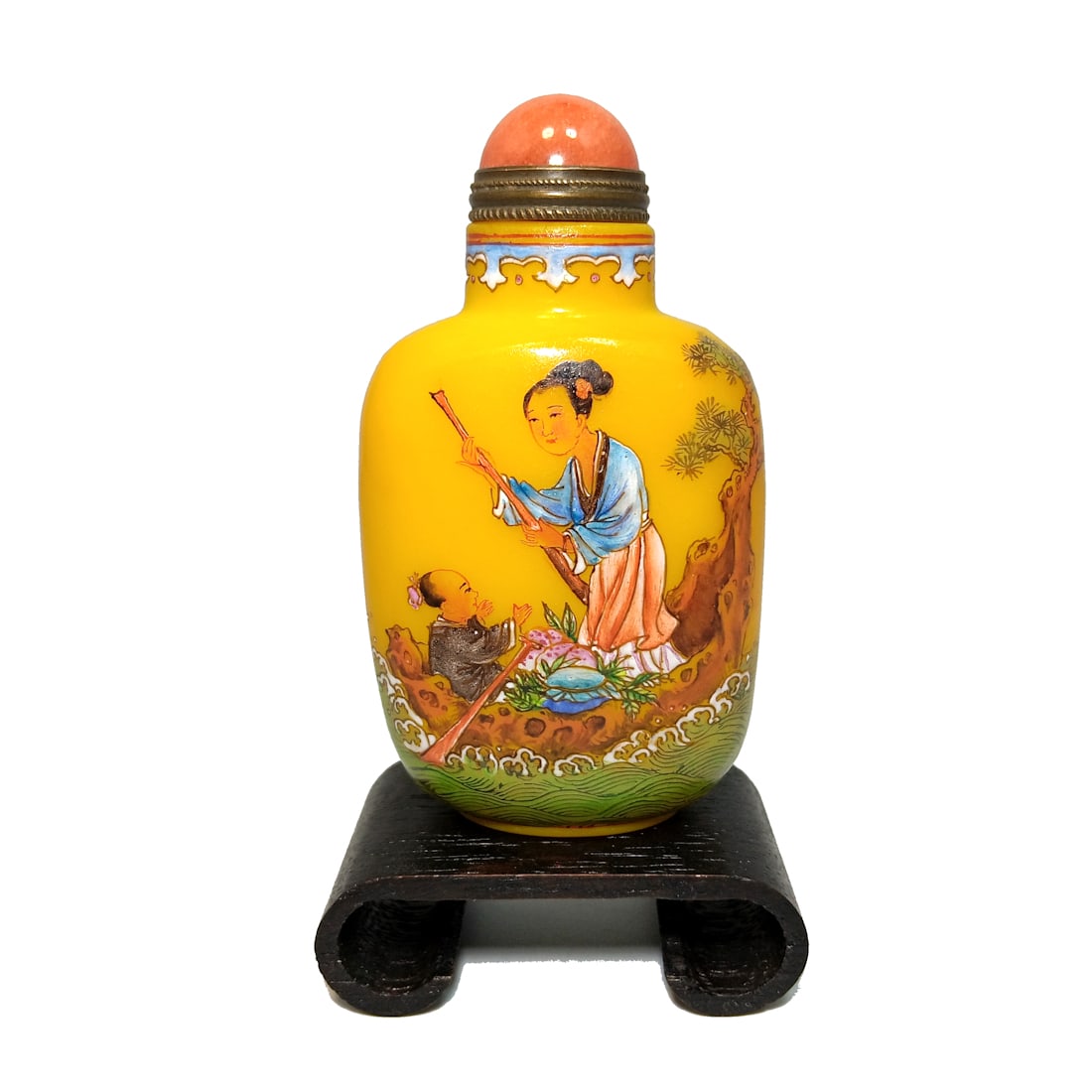 FINE IMPERIAL CHINESE SNUFF BOTTLE ENAMEL ON GLASS QIANLONG MARK: THE FINE CHINESE ENAMELED SNUFF BOTTLE FEATURES MOTHER AND CHILD IN A BOAT, WITH GREAT DETAIL ON BOTH SIDES, ON YELLOW GLASS BACKGROUND. THE BOTTLE IS 2.9" TALL. IT BEARS A QIANLONG MARK. STANDS ARE F