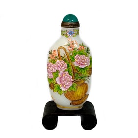 FINE ENAMELED CHINESE SNUFF BOTTLE  PEKING GLASS LOTUS PEONIES QIANLONG MARK