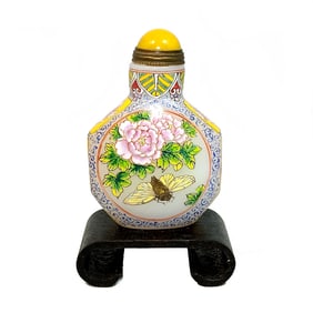 FINE CHINESE ENAMEL GLASS SNUFF BOTTLE BEE PEONIES TREE QIANLONG MARK