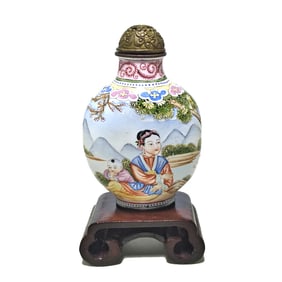FINE CHINESE ENAMEL ON COPPER SNUFF BOTTLE MOTHER CHILD QIANLONG MARK