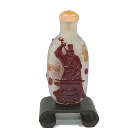 ANTIQUE 19TH C CHINESE PEKING GLASS SNUFF BOTTLE WARRIOR SWORD MAKER