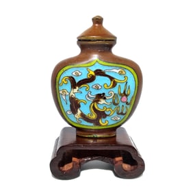 A FINE CHINESE ANTIQUE CLOISONNE SNUFF BOTTLE QILIN
