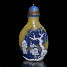 ANTIQUE CHINESE BUBBLE INFUSED PEKING GLASS YELLOW GROUND SNUFF BOTTLE