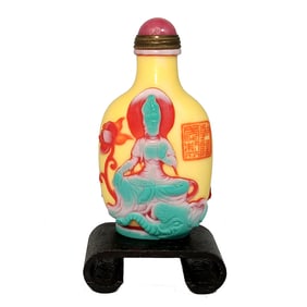 FINE CHINESE PEKING GLASS SNUFF BOTTLE QUANYIN QIANLONG SEAL