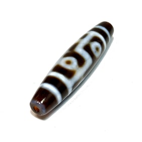 A SUPERB SINO TIBETAN AGATE DZI BEAD 6 EYES 57MM