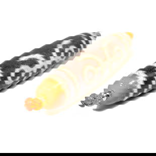 A FINE SINO-TIBETAN AGATE DZI BEAD DOUBLE LONGEVITY PATTERN 55MM: OFFERED HERE IS A FINE SINO-TIBETAN AGATE DZI BEAD FEATURING THE DOUBLE LONGEVITY PATTERN. IT IS 55MM LONG. IT SHOWS SURFACE WEAR AND OXIDATION PATINA. WE PROVIDE IN-HOUSE FREE SHIPPING WITHIN THE US.