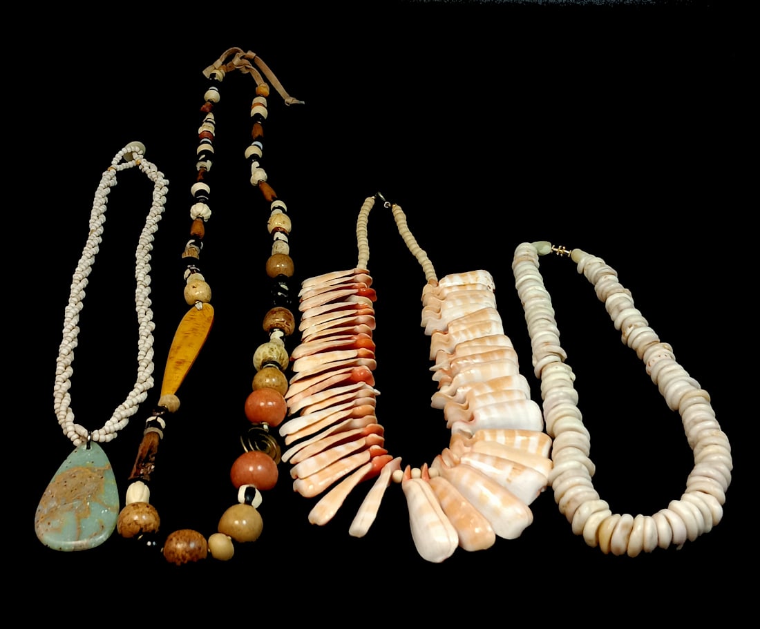 A GREAT LOT OF 4 NAVAJO SOUTHWESTERN NECKLACES: THE NECKLACES ARE 18", 32", 17" AND 16" LONG. WHAT A FABULOUS LOT! WE PROVIDE FREE IN-HOUSE SHIPPING WITHIN THE U.S.