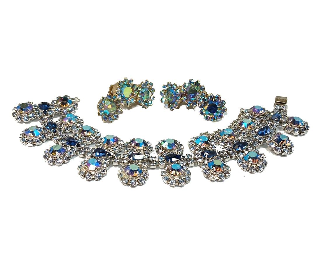 A HIGH END VINTAGE RHINESTONE BRACELET AND EARRINGS LOT (1 of 4)