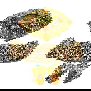 A LOT OF A VINTAGE RHINESTONE BROOCH AND EARRINGS WITH BRACELET: OFFERED HERE IS A LOT OF A VINTAGE RHINESTONE BROOCH AND EARRINGS WITH AN AURORA BOREALIS BRACELET. THE BRACELET IS 7.25" LONG. THE BROOCH IS 2.75" LONG.