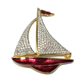 A WONDERFUL VINTAGE SIGNED SWAROVSKI BOAT BROOCH