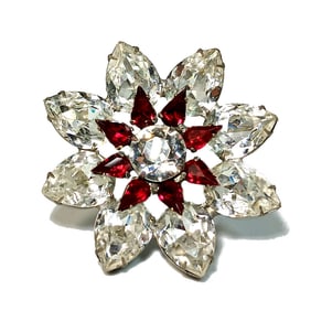 A FINE VINTAGE BROOCH UNSIGNED SCHREINER?