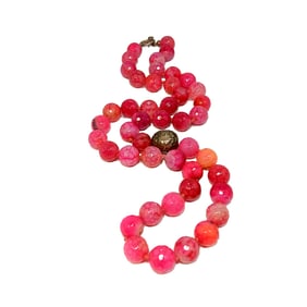 A BEAUTIFUL VINTAGE FACETED STONES NECKLACE 24"