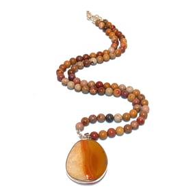 A BEAUTIFUL NECKLACE OF NATURAL STONES JASPER BANDED AGATE 26"
