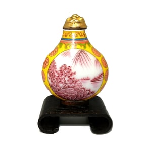 A VERY FINE CHINESE SNUFF BOTTLE ENAMEL ON COPPER QIANLONG MARK