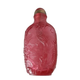 FINE CHINESE CARVED RUBY GLASS SNUFF BOTTLE PHOENIX