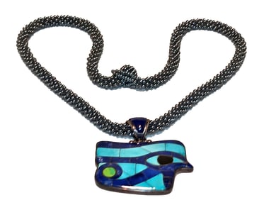 A FINE EGYPTIAN REVIVAL NECKLACE THE EYE OF HORUS SAJEN PENDANT INLAID LAPIS LAZULI TURQUOISE