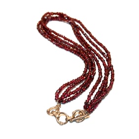 A FINE VINTAGE 4 STRANDS FACETED GARNET BEADS NECKLACE STERLING CLASP