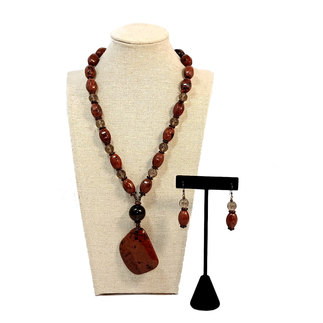 A LARGE CARVED JASPER AND SMOKEY QUARTZ NECKLACE & EARRINGS (1 of 4)