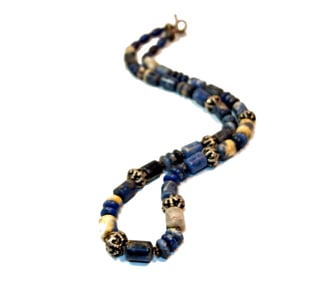 A SUPERB VINTAGE LAPIS LAZULI NECKLACE 22" 62 GRAMS