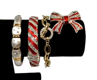 LOT OF 3 BRACELETS ONE SIGNED NOLAN MILLER AND A BROOCH