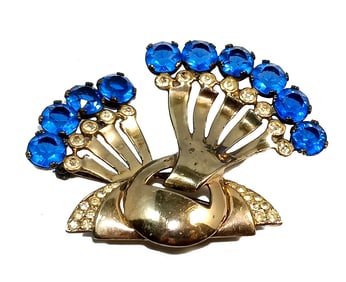 A FABULOUS VINTAGE STERLING BROOCH BLUE RHINESTONES IN PRONGS