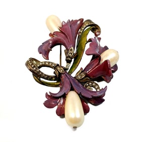 A SUPERB LARGE VINTAGE ENAMELED BROOCH RHINESTONES LUCITE PEARLS