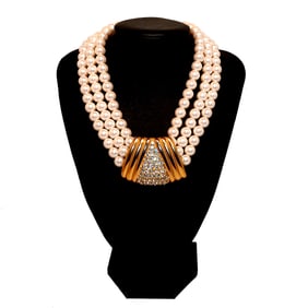 A FINE VINTAGE SIGNED 3 STRANDS GLASS PEARLS NECKLACE BY RHEA