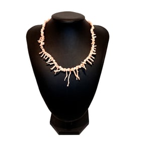 A BEAUTIFUL VINTAGE CORAL NECKLACE 14"